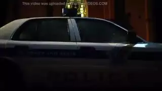 رجل قرد ينيك فتاة مستعدة في مشهد سفاح حيوانات صريح