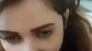 محترفة مصرية مغرية تظهر مهاراتها في مص القضيب العربي بعمق