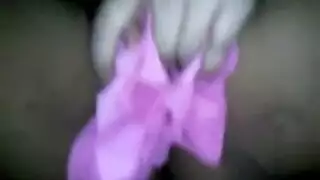 يبعبص صديقته ويدخل ذراعو كلها