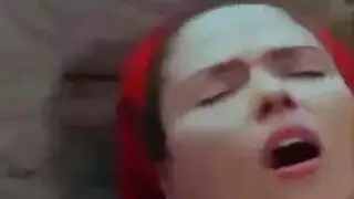 ضرب على السطح: أثداء لوسي نيك الضخمة تتعرض للقبض أثناء جنس صعب