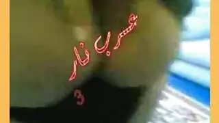 وجه مغطى، فرج مكشوف: محجبة تُمارس الجنس الجماعي