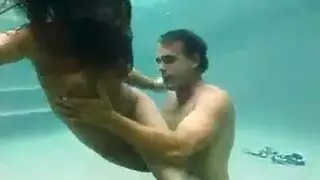 نيك داحل الماء