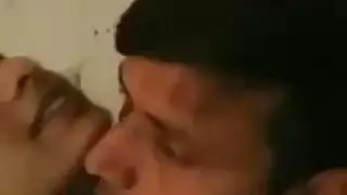 رغبات خفية: طالبات الجامعة يحصلن على جنس صريح في حفلة موسيقية خاصة