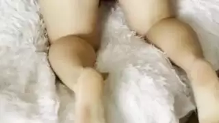 ممرضة عربية مع ثقوب مبللة