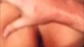 إباحية عربية صريحة: زبير كبير يدخل فرجًا يقطر بعد مداعبة مكثفة بالسلاسل