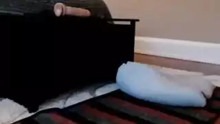 مشهد سحاقي صريح: دسار مربوط يدق ويئن