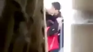 ثنائي شاب في فعل إباحي: مص وقوف كلب