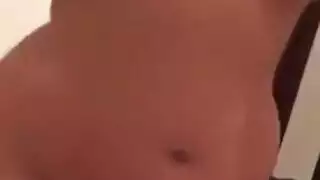 ربة منزل جنوب آسيوية تأخذ شرجًا قاسيًا وقذفًا داخليًا